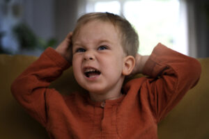 child-suffering-from-lice-infection (1)